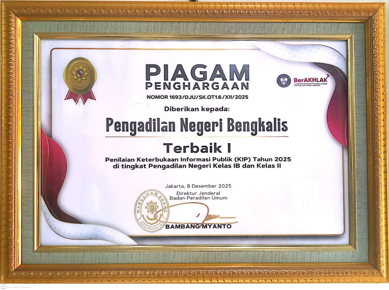 PN Bengkalis Raih Penghargaan keterbukaan informasi publik 2025 dari Dirjen Badilum